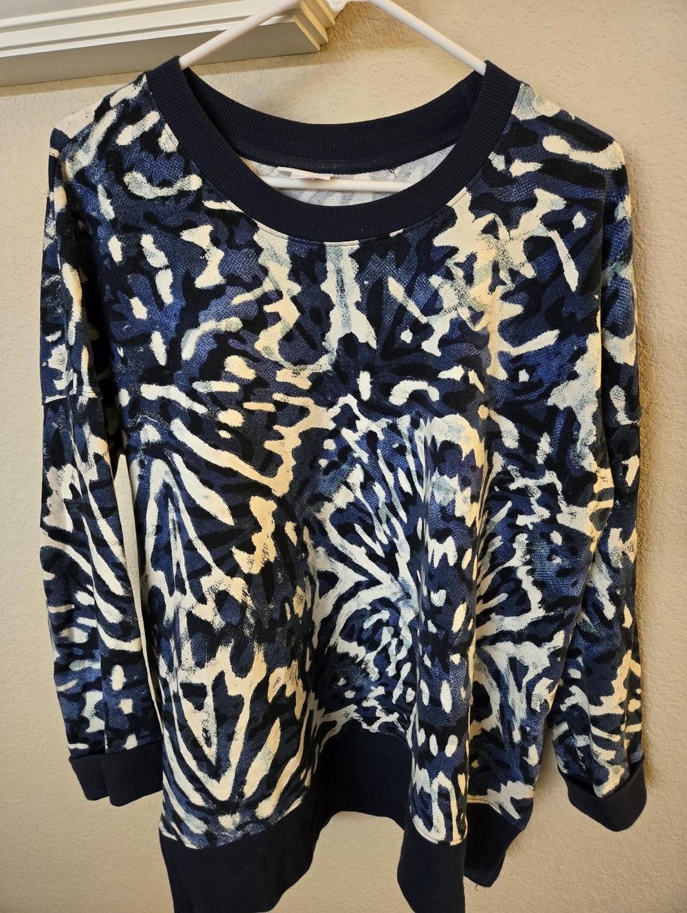 Lularoe "Hannah" Size L Abstract Navy and Cream Patterned Pullover Sweatshirt